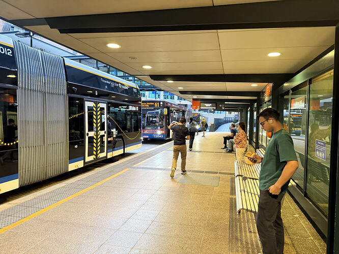 M2 and Maroon Glider at Mater Hill Station
