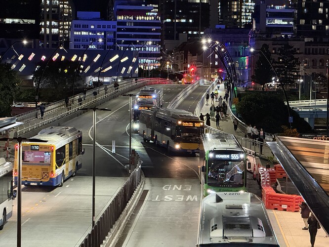 Cultural Centre Busway Station and Victoria Bridge View of the Cultural Centre Busway Station and Victoria Bridge!|widthxheight